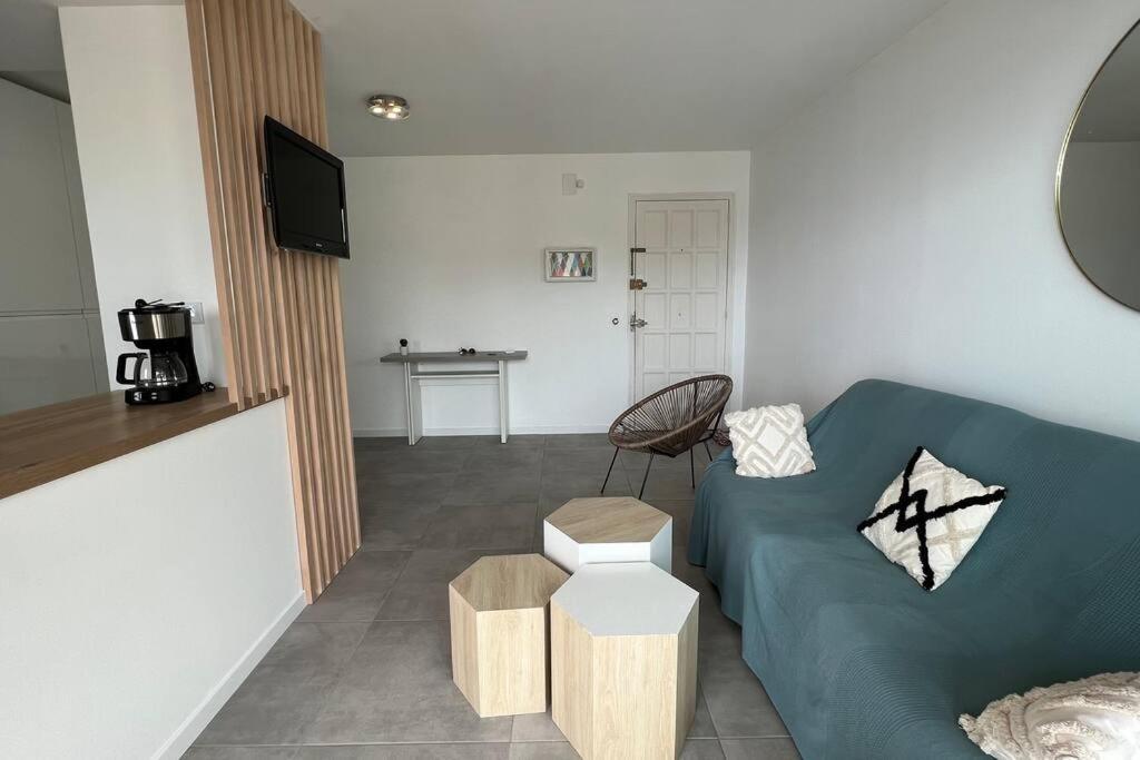 Apartamento Tres Habitaciones Con Vistas Al Mar En Roses Exterior photo